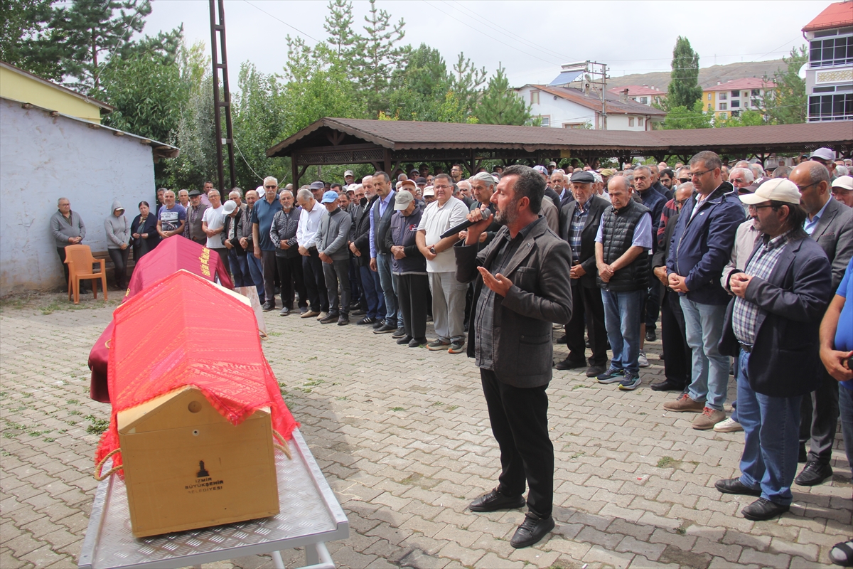 İzmir kazasında ölen gurbetçi çift Sivas'ta defnedildi