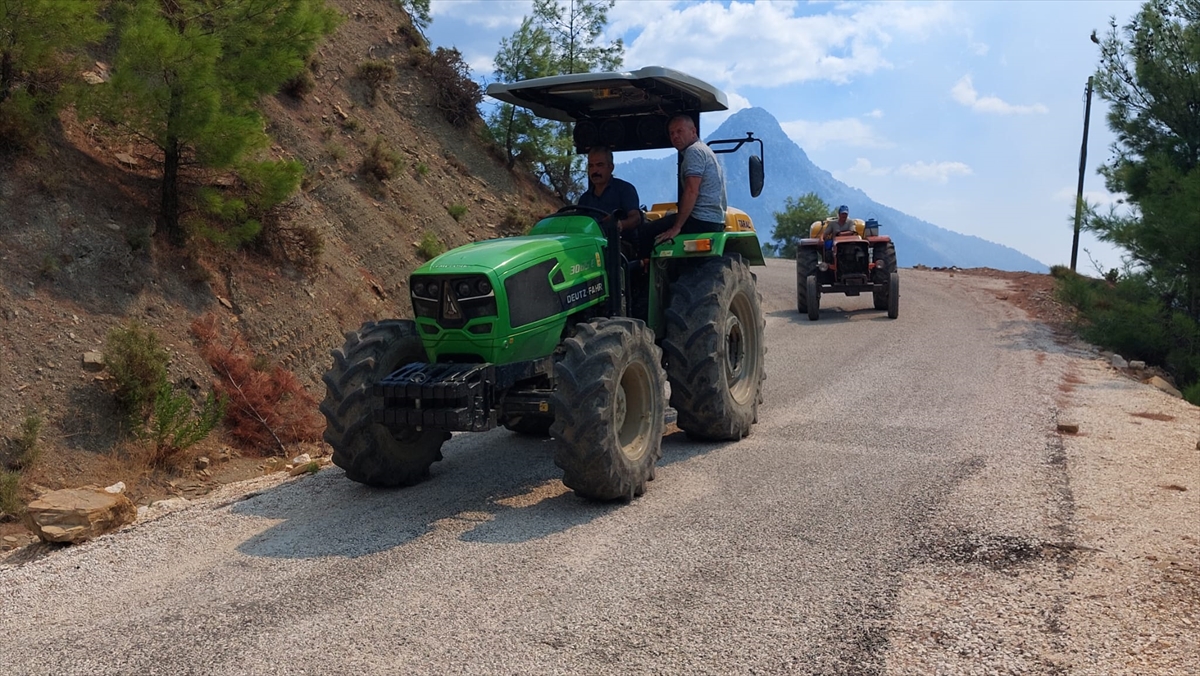 Antalya'da çıkan orman yangınına müdahale ediliyor