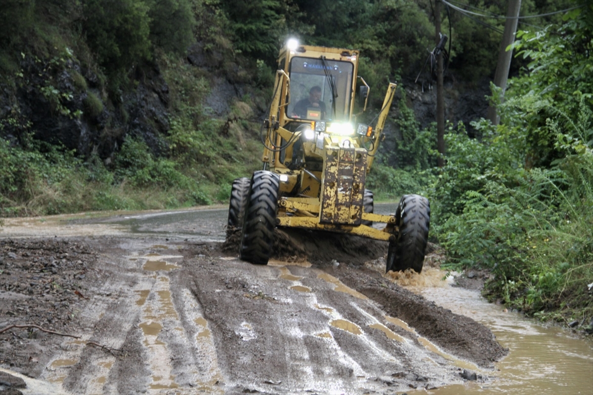 Giresun'da sağanak etkili oldu: Toprak kaymaları yaşandı