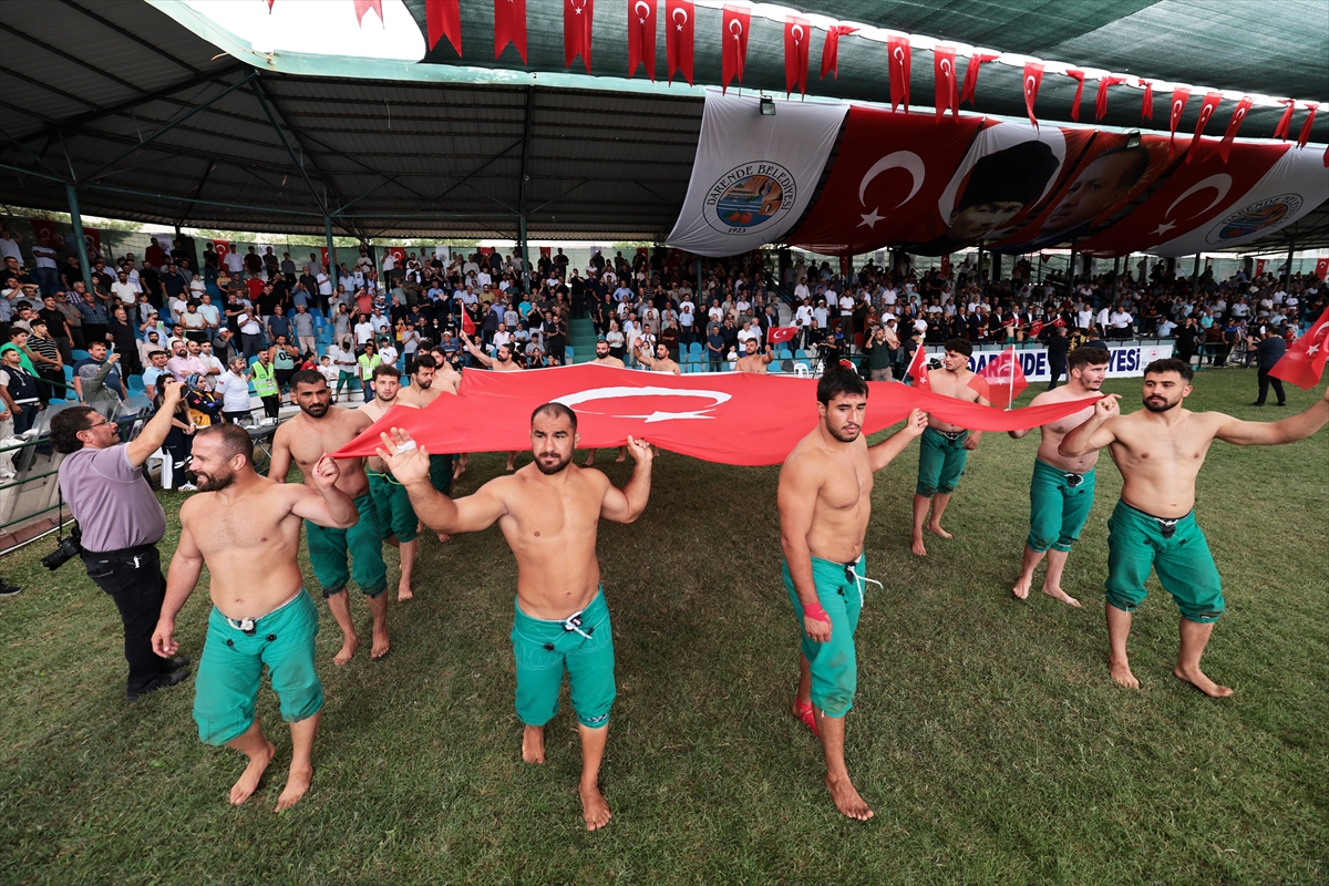 Feyzullah Aktürk: Zengibar Güreşleri'nde başpehlivan oldu