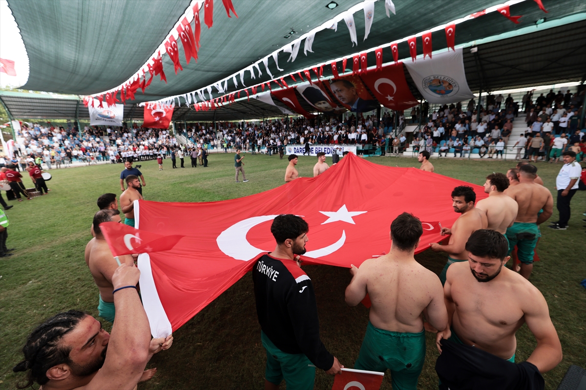 Feyzullah Aktürk: Zengibar Güreşleri'nde başpehlivan oldu
