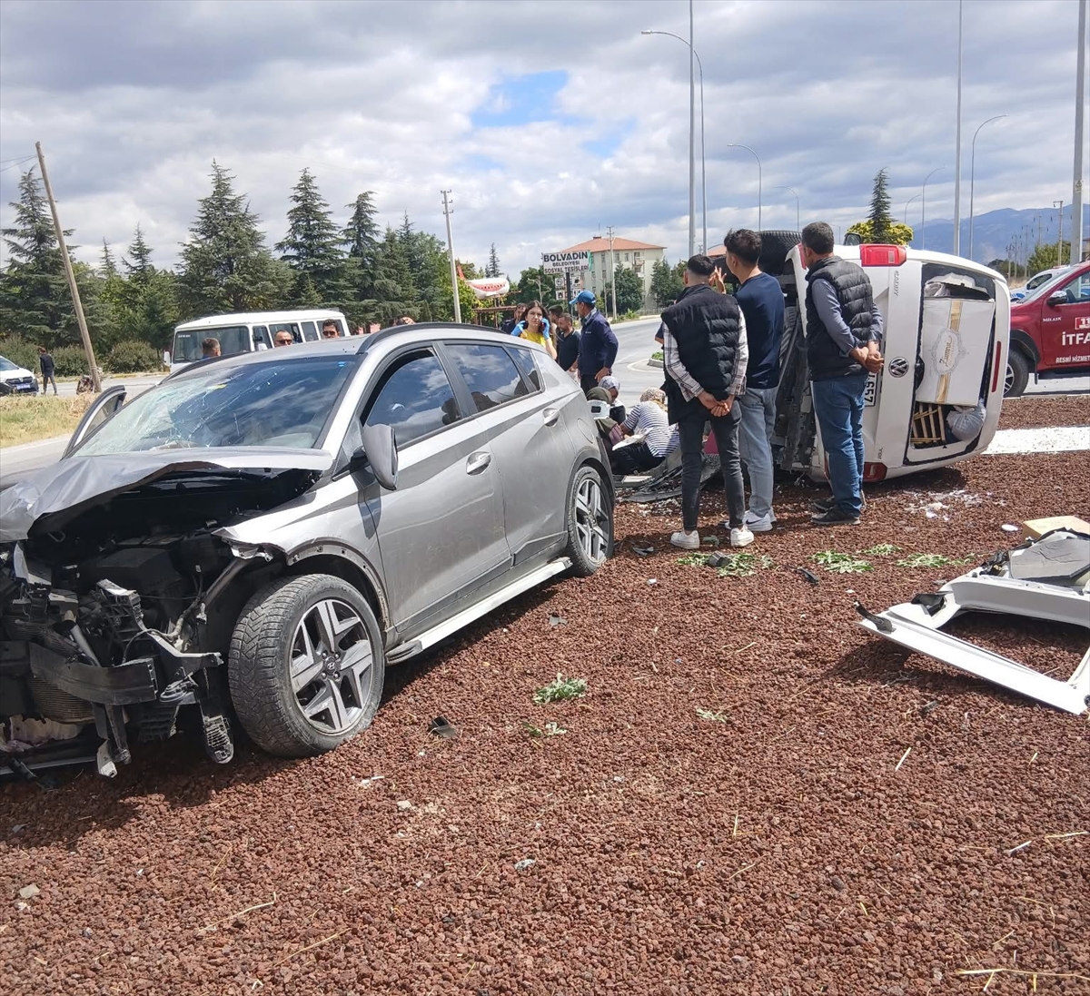 Afyonkarahisar'da iki otomobil çarpıştı: 7 yaralı