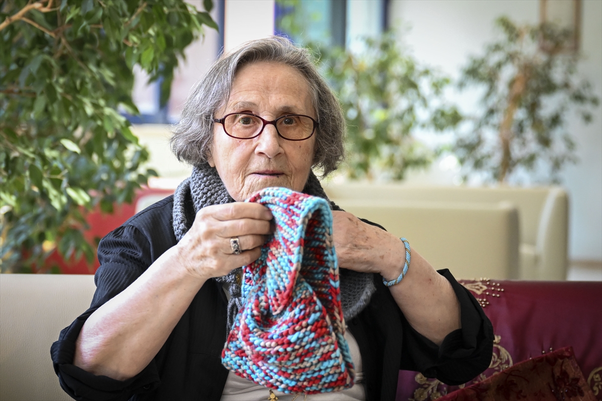 DEVLET KORUMASINDAKİ ÇOCUKLARA ADANAN ÖMÜRLER - Devlet korumasındaki çocuklara 40 yıldır sevgiyle uzanan el şimdilerde Anadolu'daki öğrencilere ulaşıyor