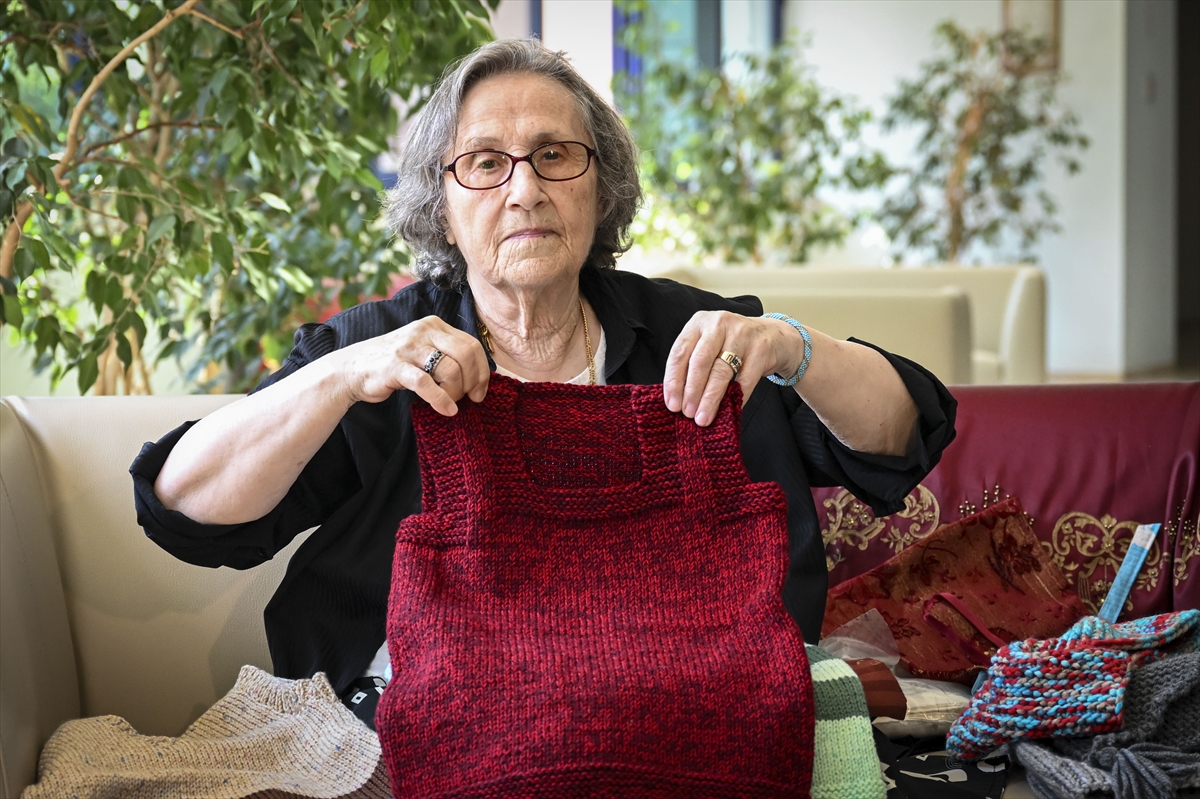 DEVLET KORUMASINDAKİ ÇOCUKLARA ADANAN ÖMÜRLER - Devlet korumasındaki çocuklara 40 yıldır sevgiyle uzanan el şimdilerde Anadolu'daki öğrencilere ulaşıyor