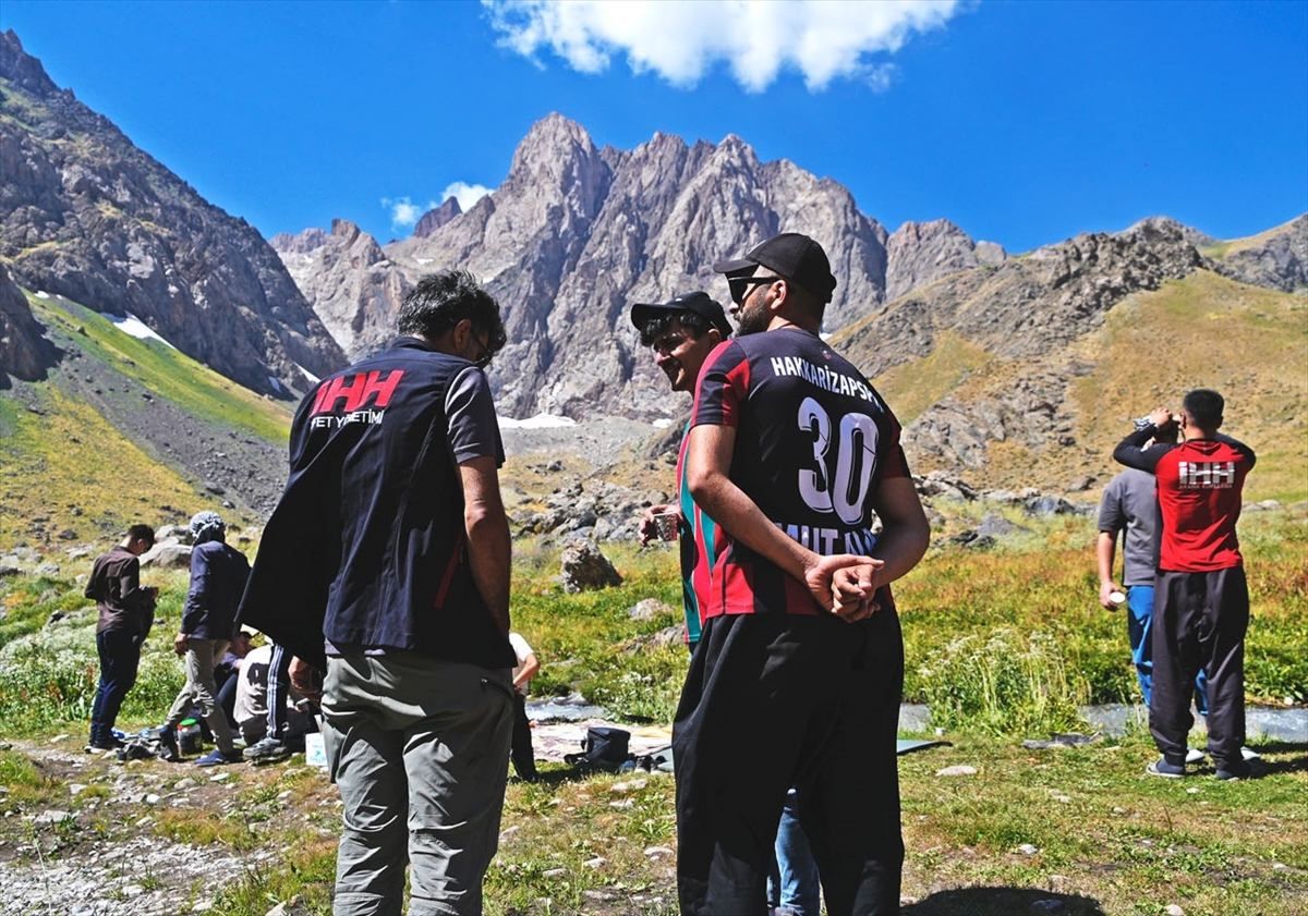Genç İHH: Hakkari'de 60 gençle Cennet Cehennem Vadisi'nde kamp