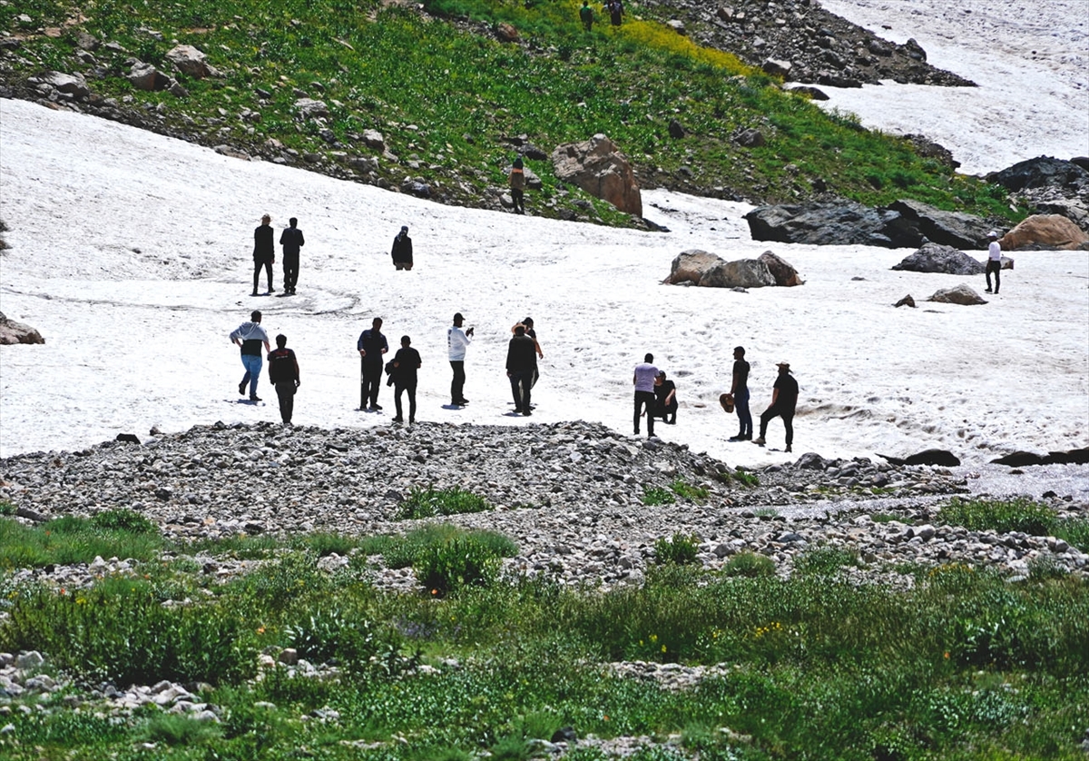 Genç İHH: Hakkari'de 60 gençle Cennet Cehennem Vadisi'nde kamp
