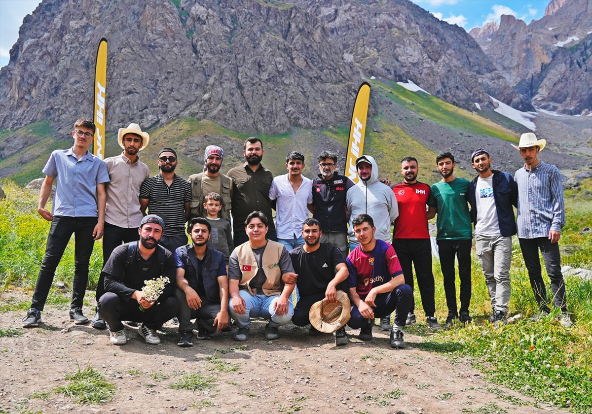 Genç İHH: Hakkari'de 60 gençle Cennet Cehennem Vadisi'nde kamp