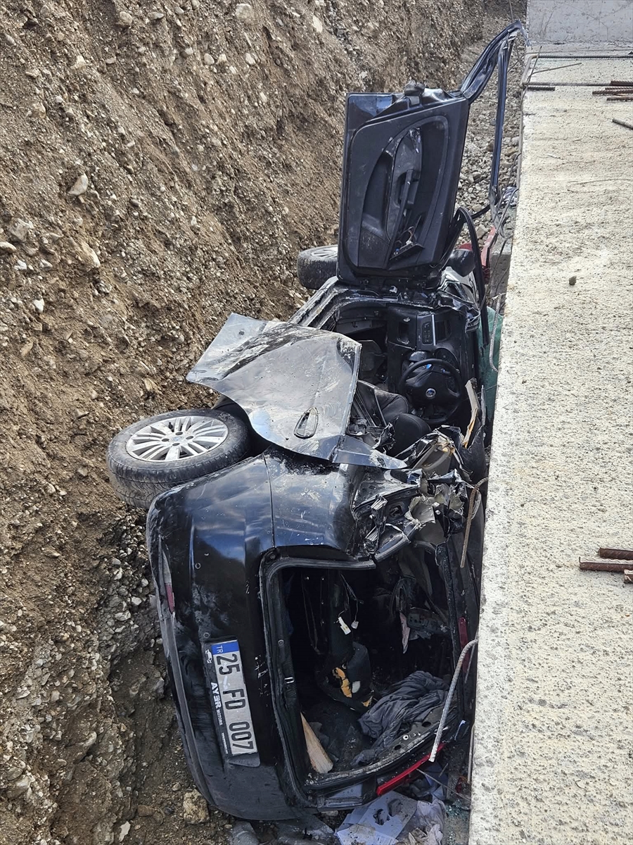 Erzurum Oltu'da kaza: Yol çalışması alanına düşen otomobilde 3 ölü