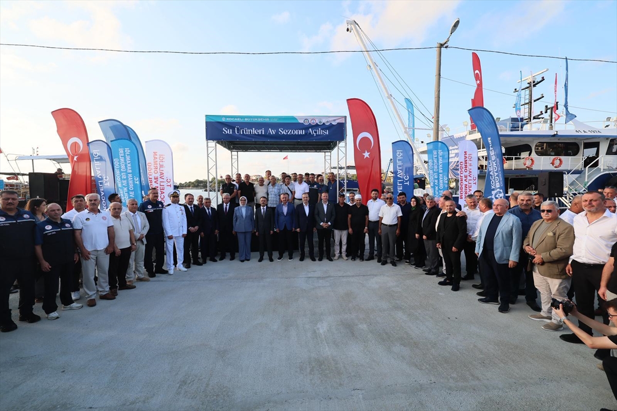 Kocaeli'de balıkçılar yeni av sezonuna törenle 'Vira Bismillah' dedi