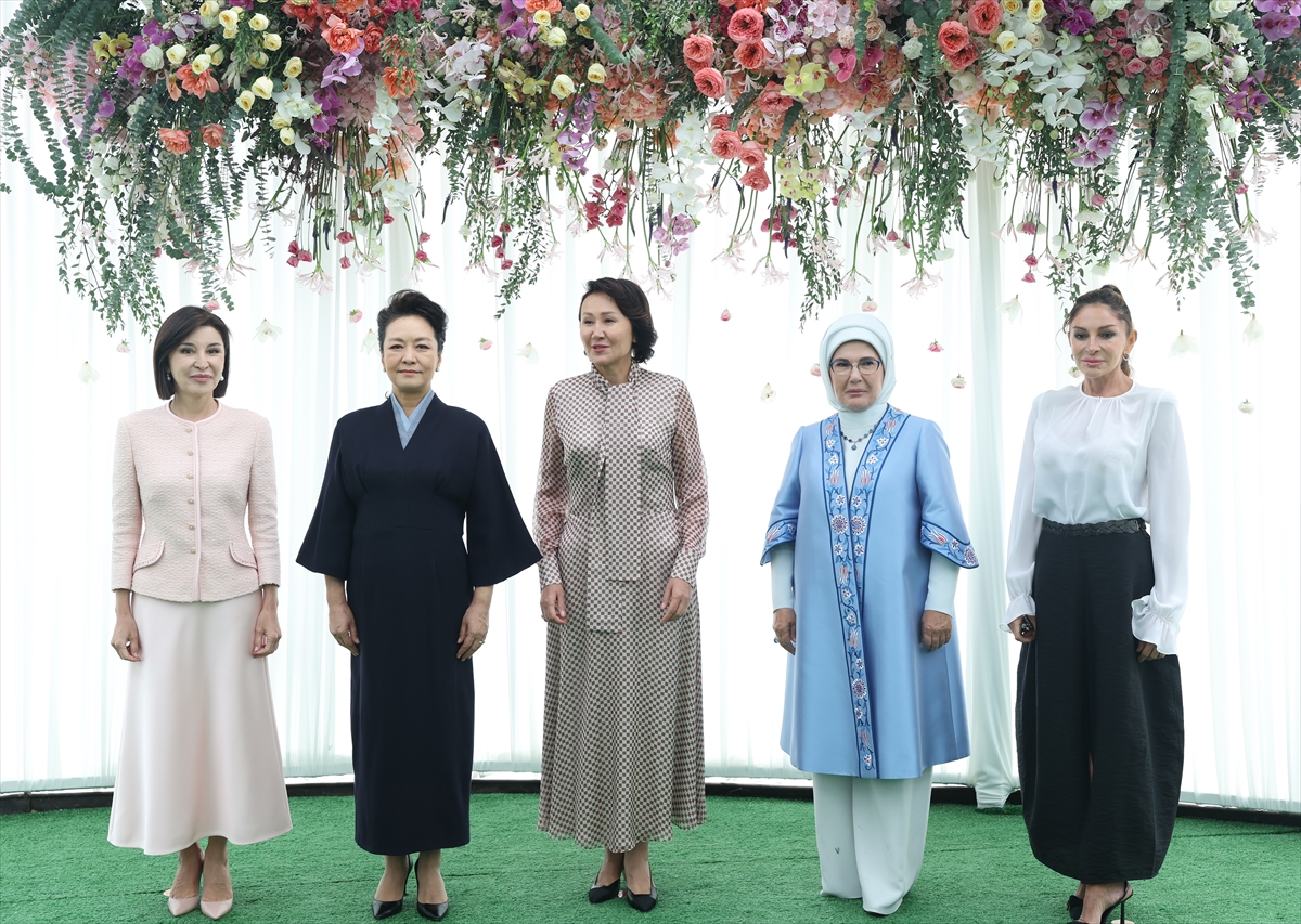 Emine Erdoğan: Kırgızistan'da lider eşleriyle bir araya geldi