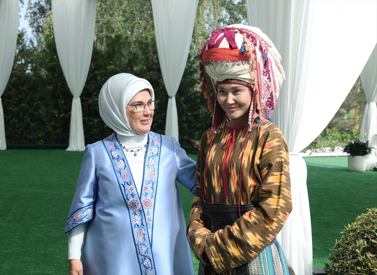 Emine Erdoğan: Kırgızistan'da lider eşleriyle bir araya geldi