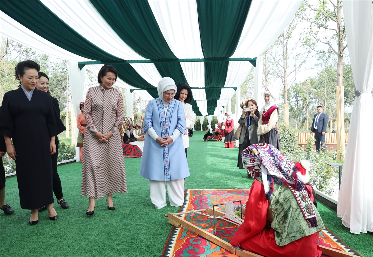 Emine Erdoğan: Kırgızistan'da lider eşleriyle bir araya geldi