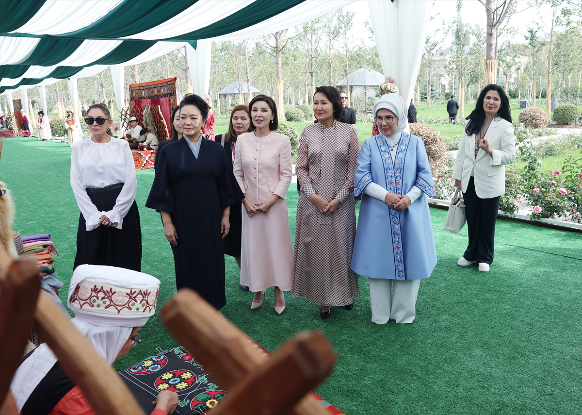 Emine Erdoğan: Kırgızistan'da lider eşleriyle bir araya geldi