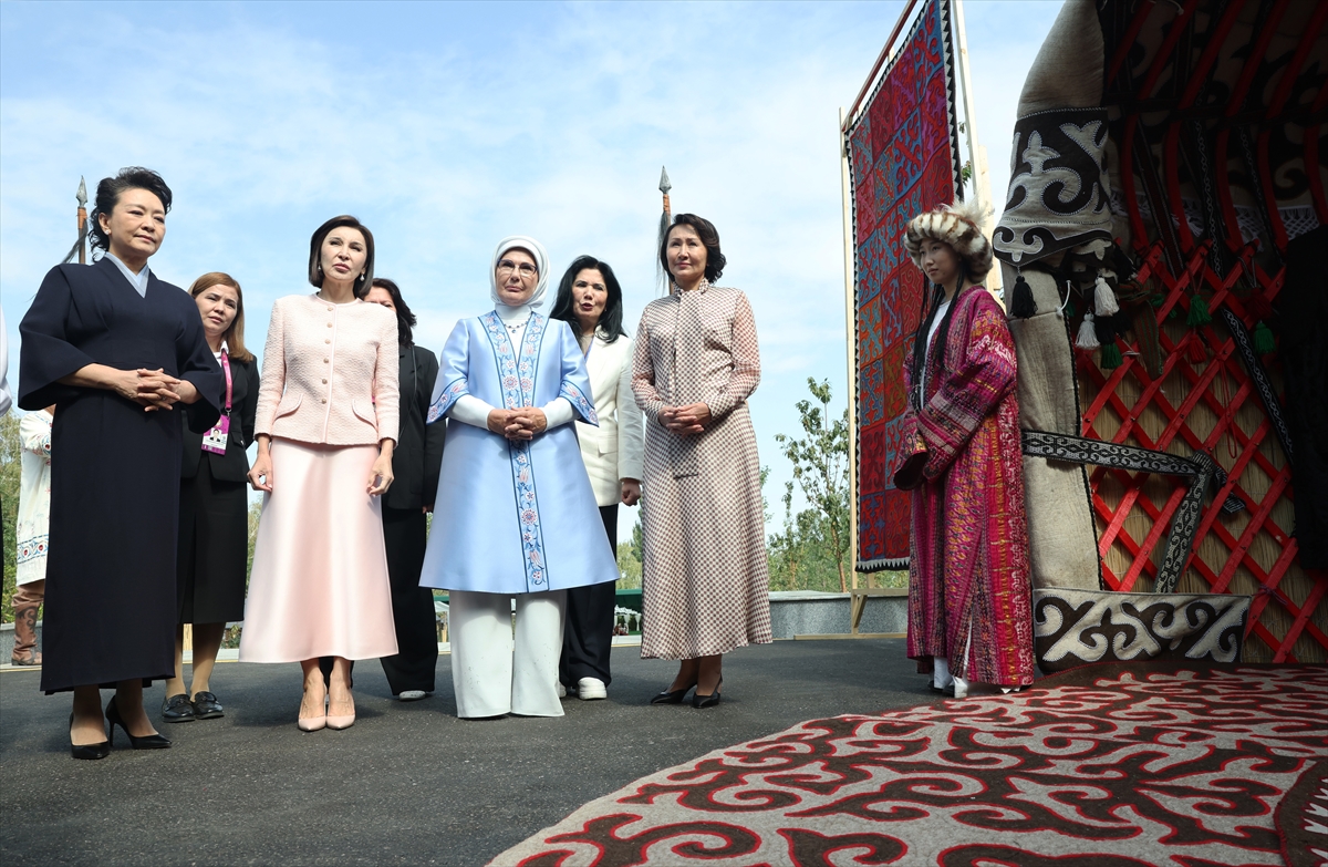 Emine Erdoğan: Kırgızistan'da lider eşleriyle bir araya geldi