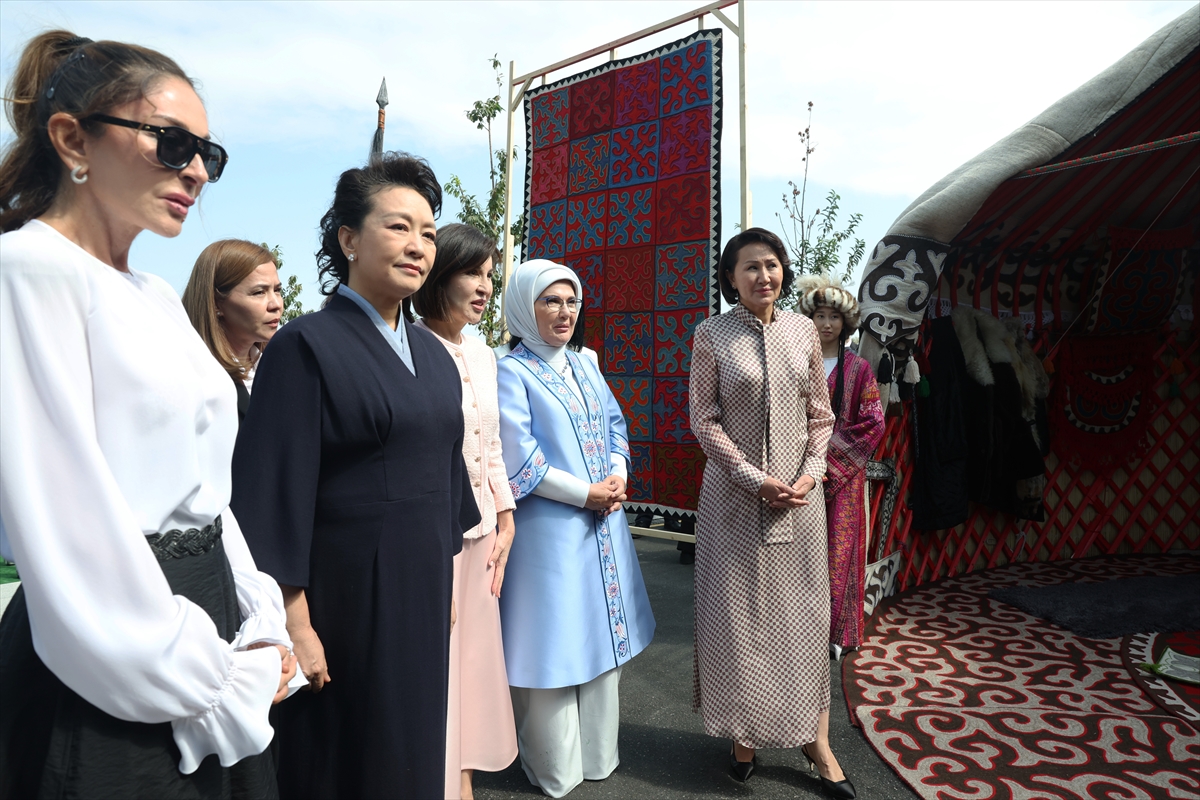 Emine Erdoğan: Kırgızistan'da lider eşleriyle bir araya geldi