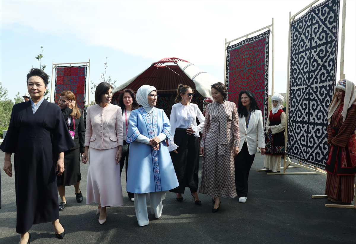 Emine Erdoğan: Kırgızistan'da lider eşleriyle bir araya geldi
