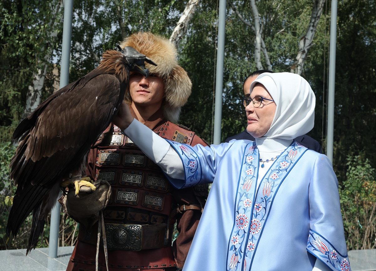 Emine Erdoğan: Kırgızistan'da lider eşleriyle bir araya geldi