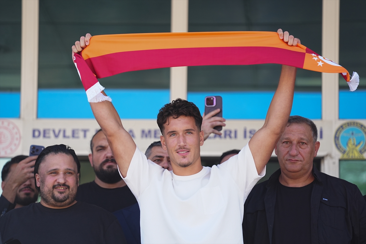 Deniz Gül: Galatasaray için İstanbul'a geldim, heyecanlıyım