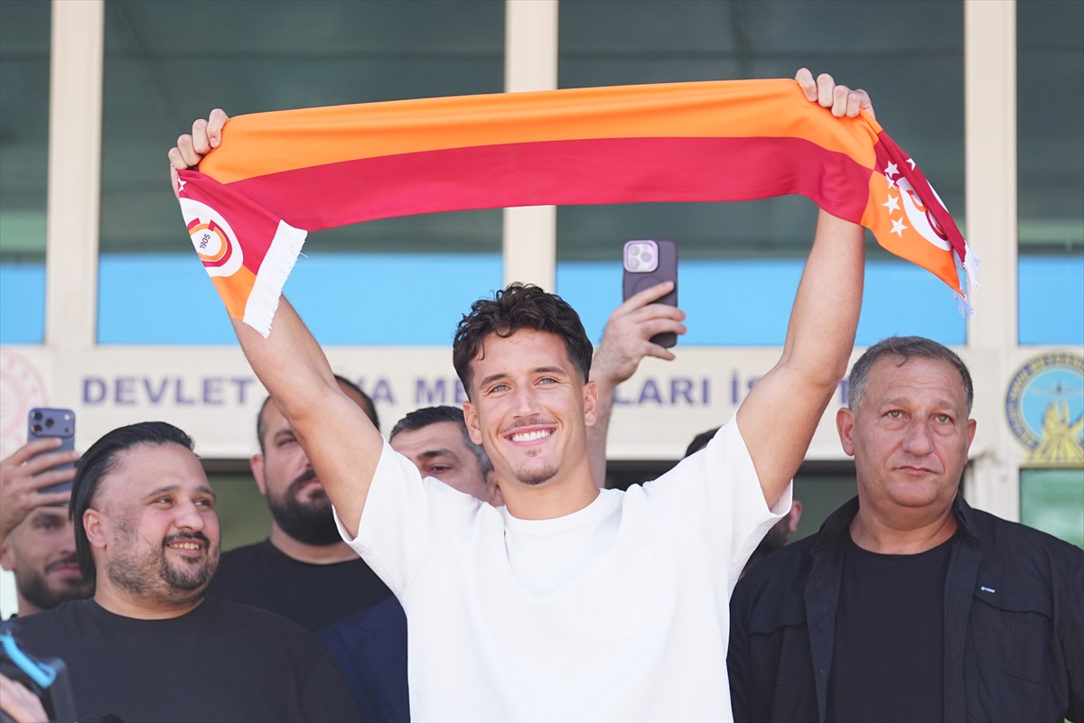 Deniz Gül: Galatasaray için İstanbul'a geldim, heyecanlıyım