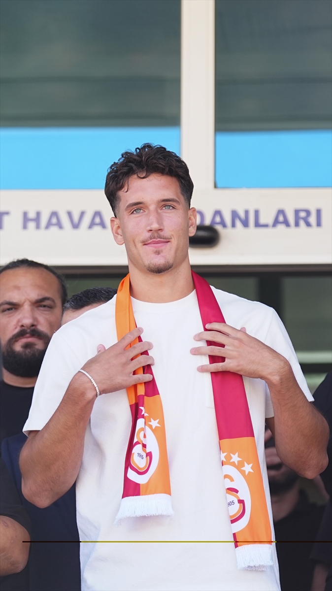 Deniz Gül: Galatasaray için İstanbul'a geldim, heyecanlıyım
