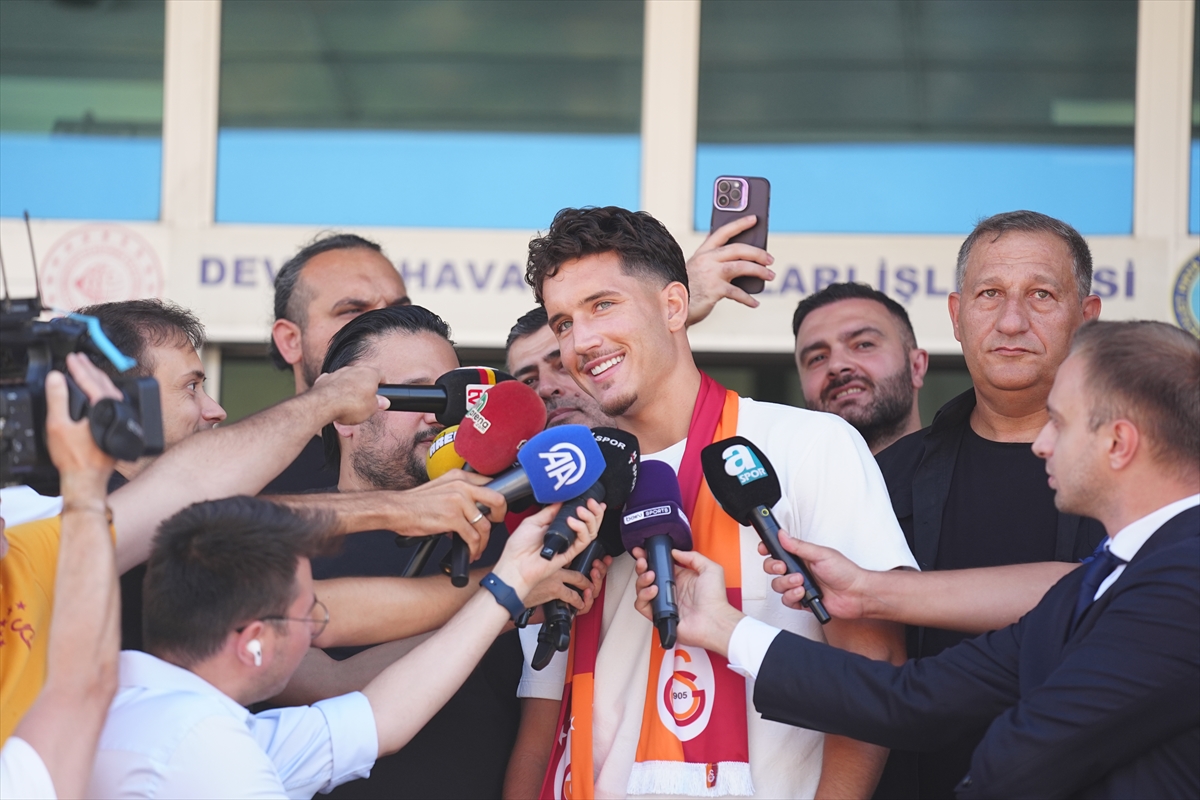 Deniz Gül: Galatasaray için İstanbul'a geldim, heyecanlıyım