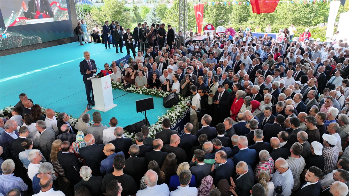 Bakan Uraloğlu: Trabzon Raylı Sistem Hattı çevreci olacak