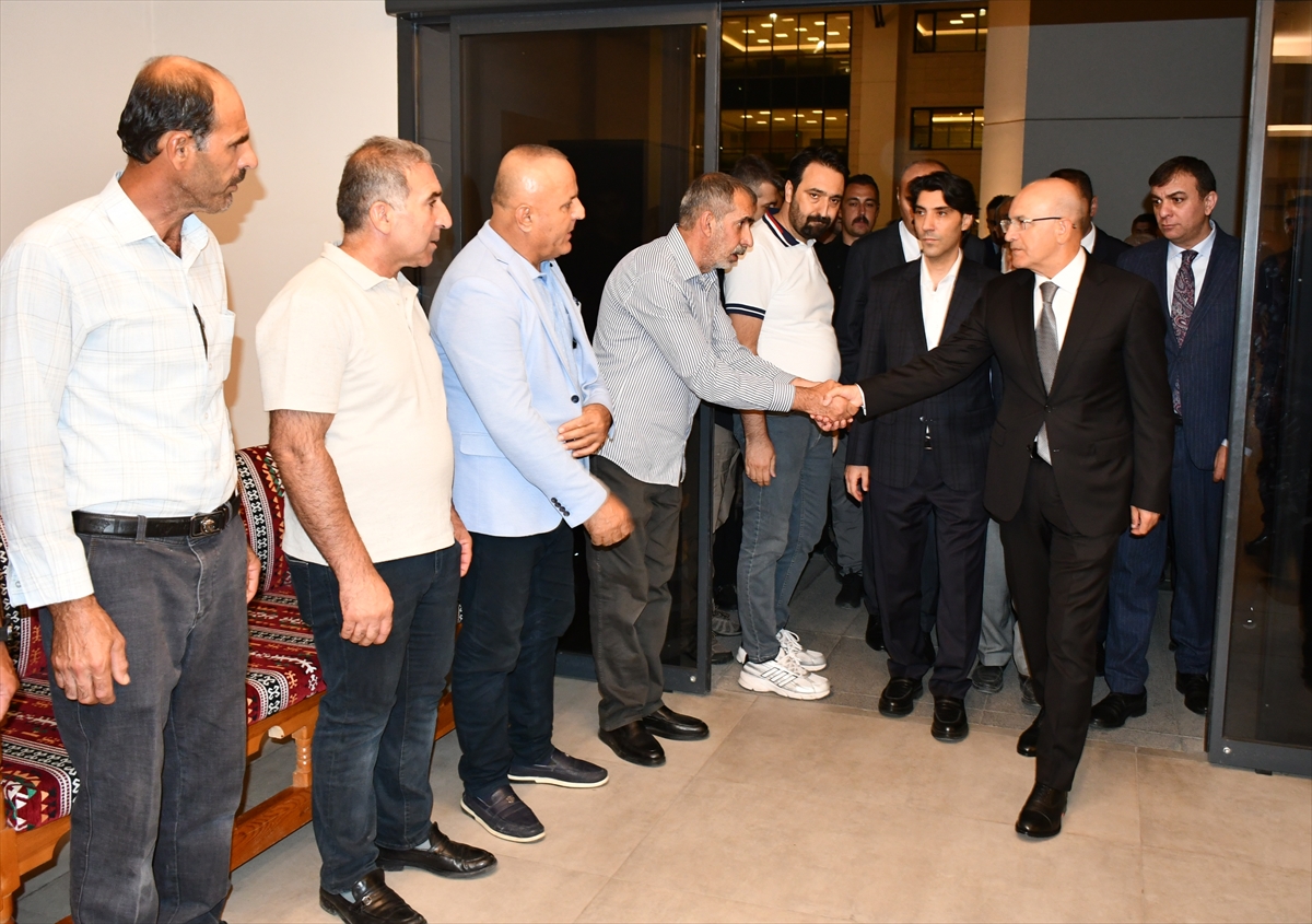 Bakan Mehmet Şimşek, Batman'da yeğeninin taziyesine katıldı