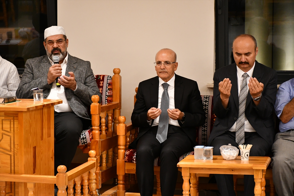 Bakan Mehmet Şimşek, Batman'da yeğeninin taziyesine katıldı