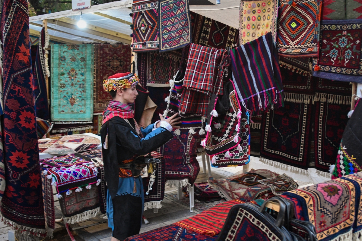 Sındırgı'da 24. Yağcıbedir Halı, Kültür ve Sanat Günleri Başladı