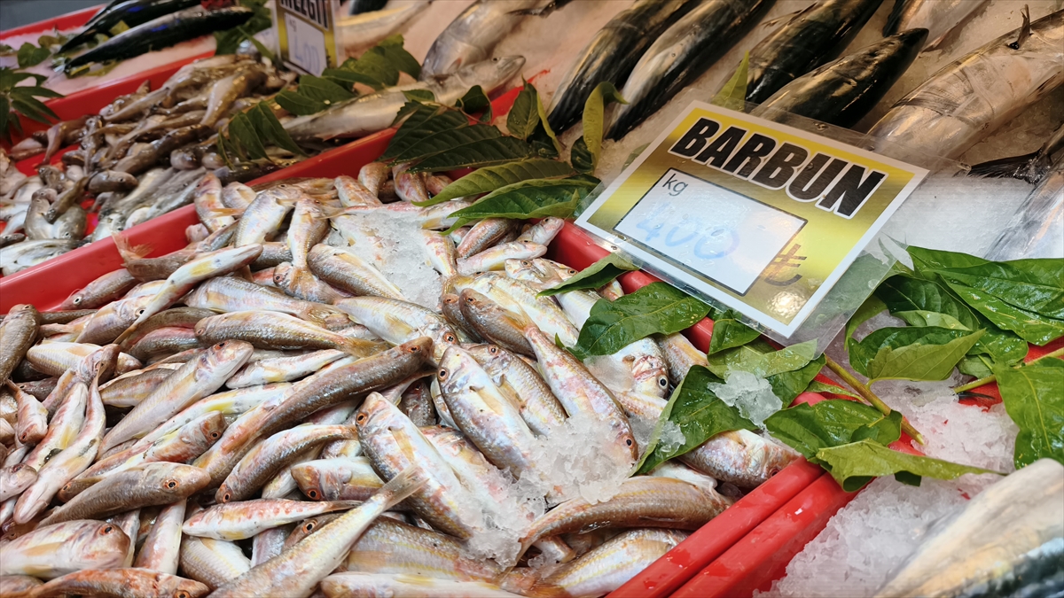 Karadeniz'de bereketli geçen balık avı Karabük'te tezgahları hareketlendirdi