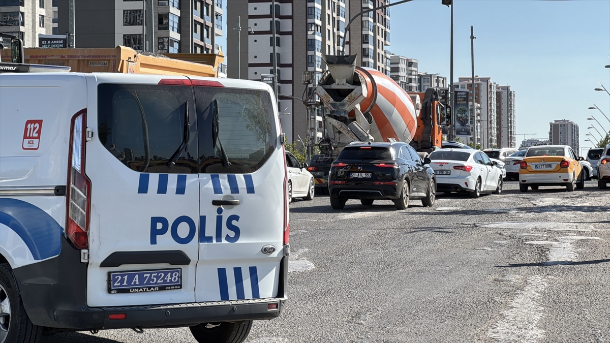 Diyarbakır'da SUV araca silahlı saldırı: 2 yaralı