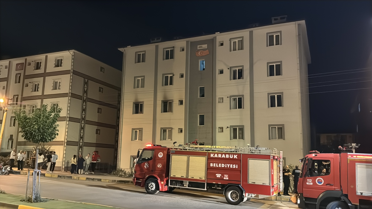Karabük'te apartman yangını: 2 kişi dumandan etkilendi
