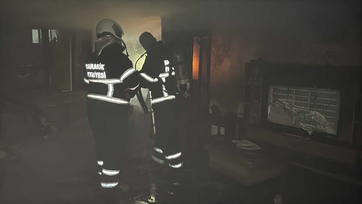Karabük'te apartman yangını: 2 kişi dumandan etkilendi
