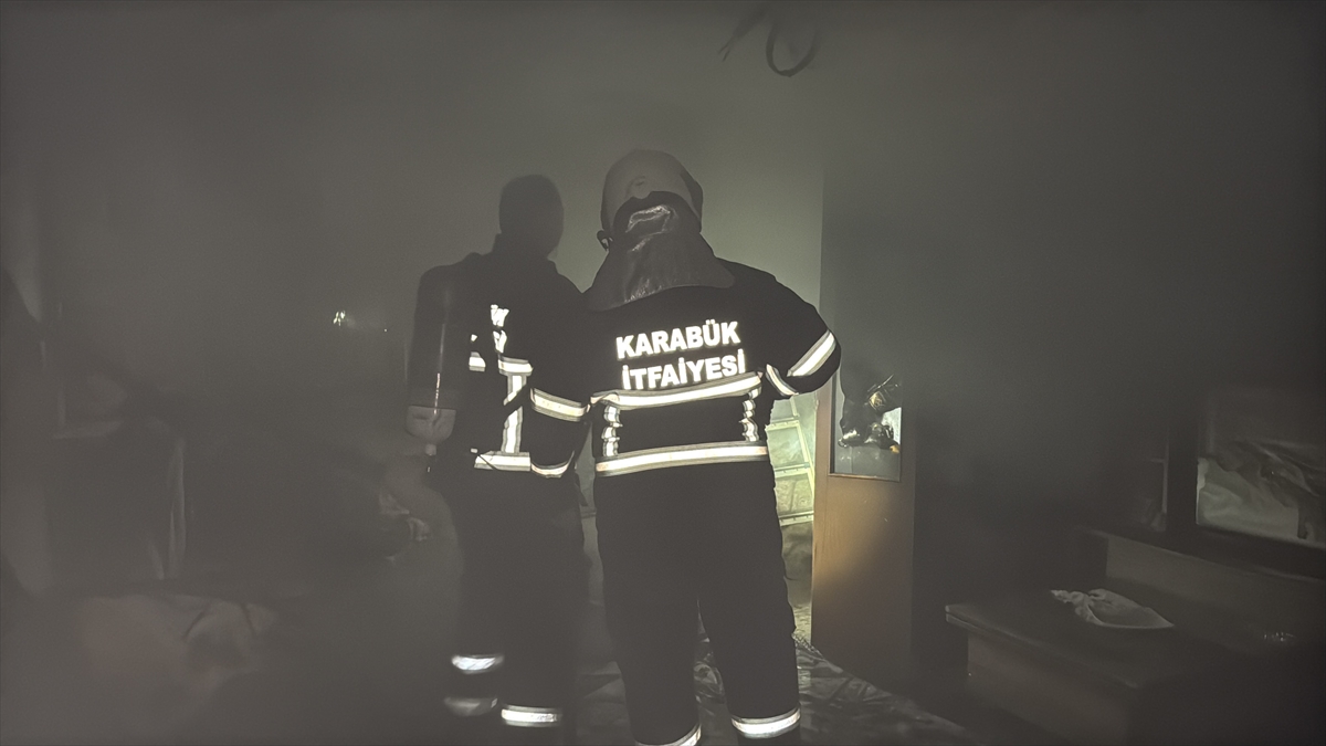 Karabük'te apartman yangını: 2 kişi dumandan etkilendi