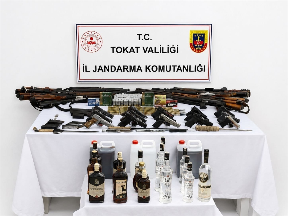 Tokat Niksar'da kaçak silah operasyonu: 14 şüpheli yakalandı