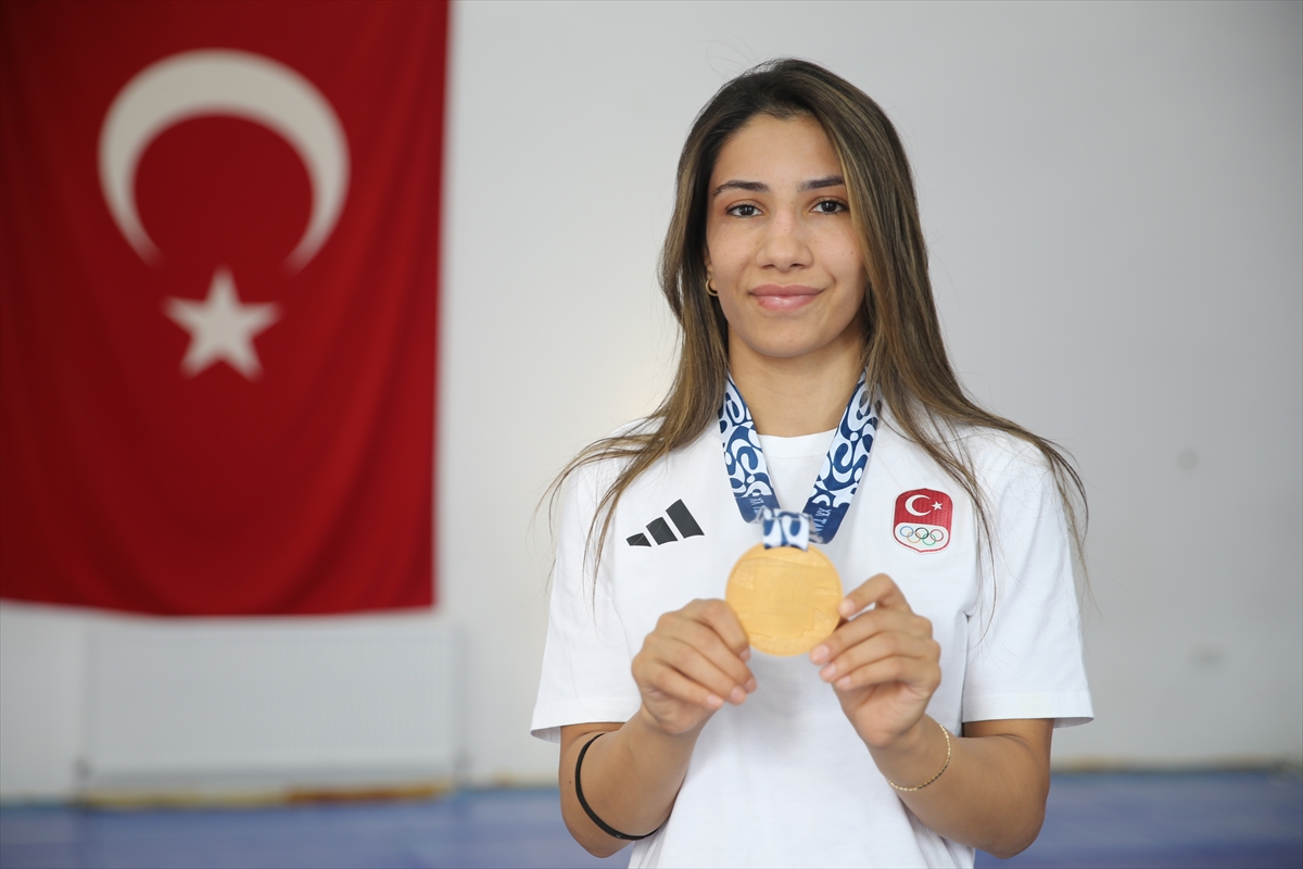 Milli Güreşçi Zehra Demirhan: Akdeniz Oyunları'nda altın kazandı