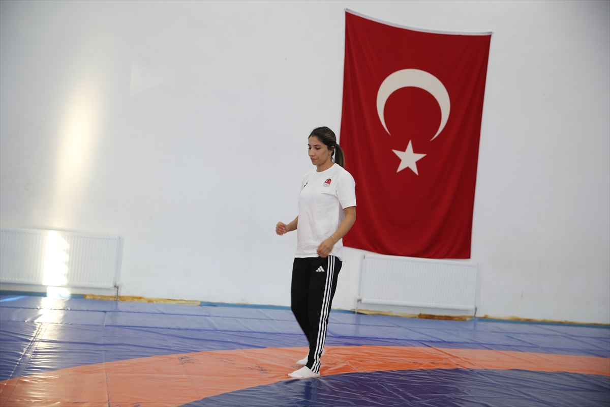 Milli Güreşçi Zehra Demirhan: Akdeniz Oyunları'nda altın kazandı