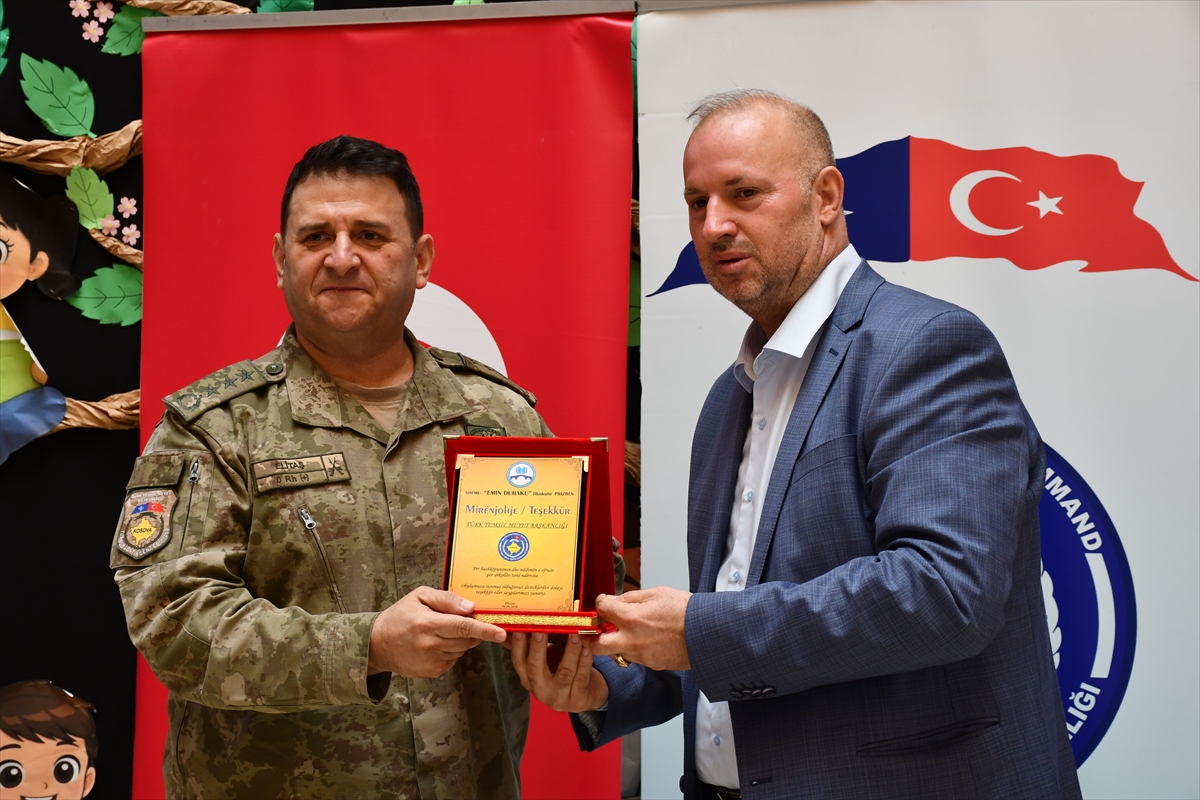 Türk askeri: Kosova'da çocuklara oyun parkı kurdu