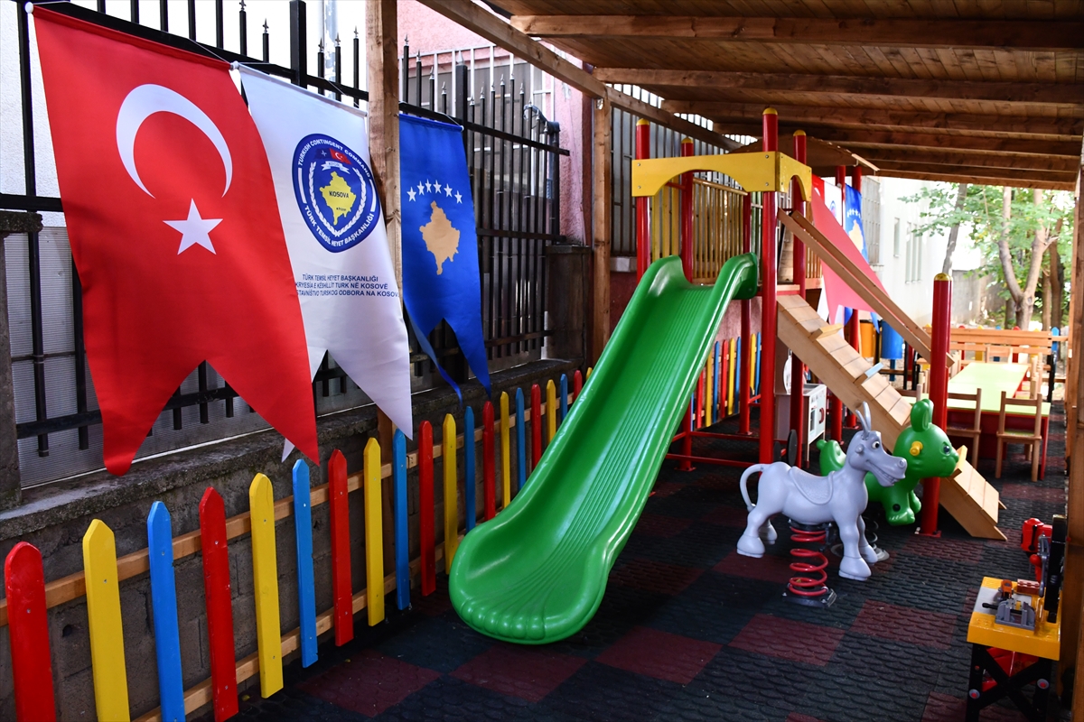 Türk askeri: Kosova'da çocuklara oyun parkı kurdu