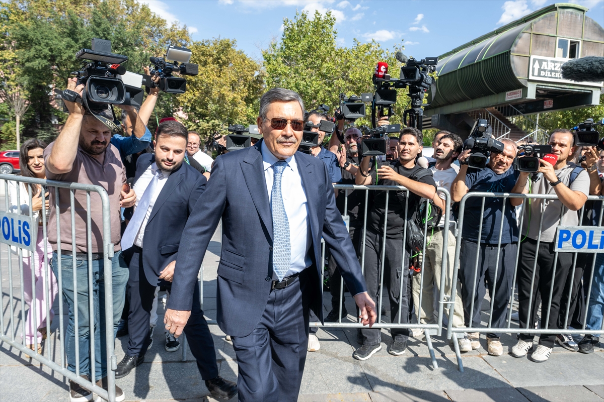 Melih Gökçek: Ankara Adliyesi'nde şüpheli sıfatıyla ifade veriyor