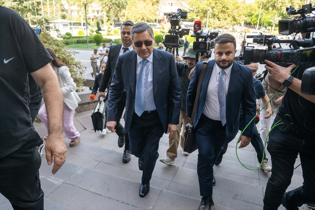 Melih Gökçek: Ankara Adliyesi'nde şüpheli sıfatıyla ifade veriyor