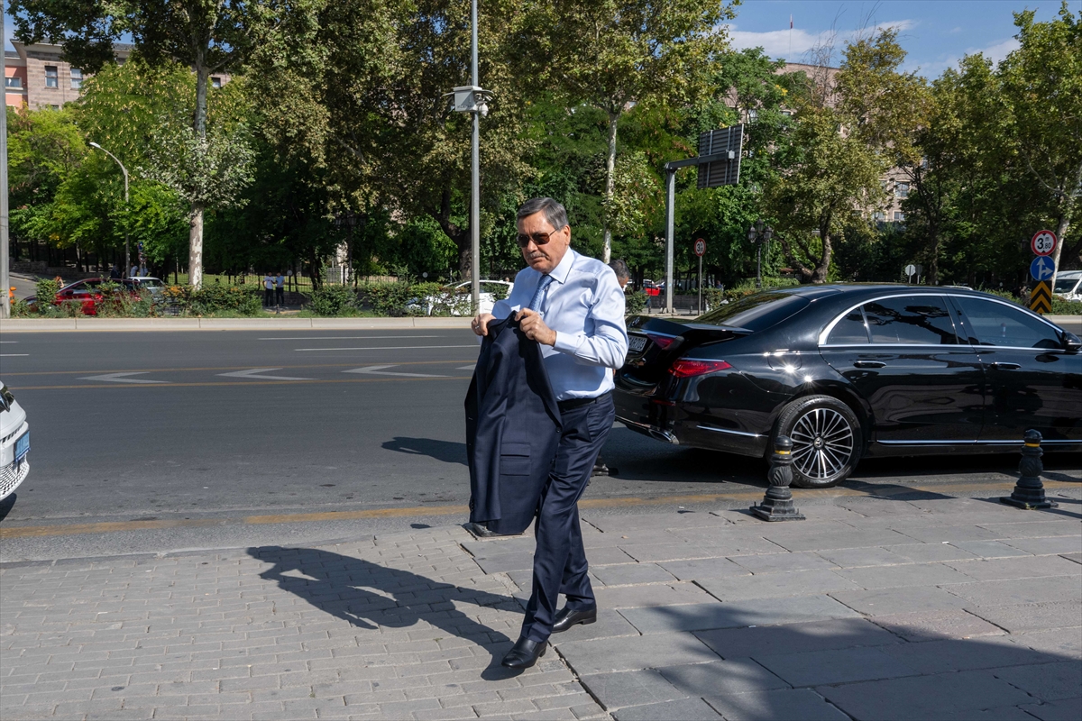 Melih Gökçek: Ankara Adliyesi'nde şüpheli sıfatıyla ifade veriyor