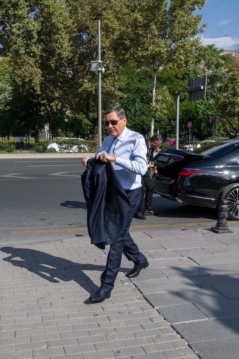 Melih Gökçek: Ankara Adliyesi'nde şüpheli sıfatıyla ifade veriyor