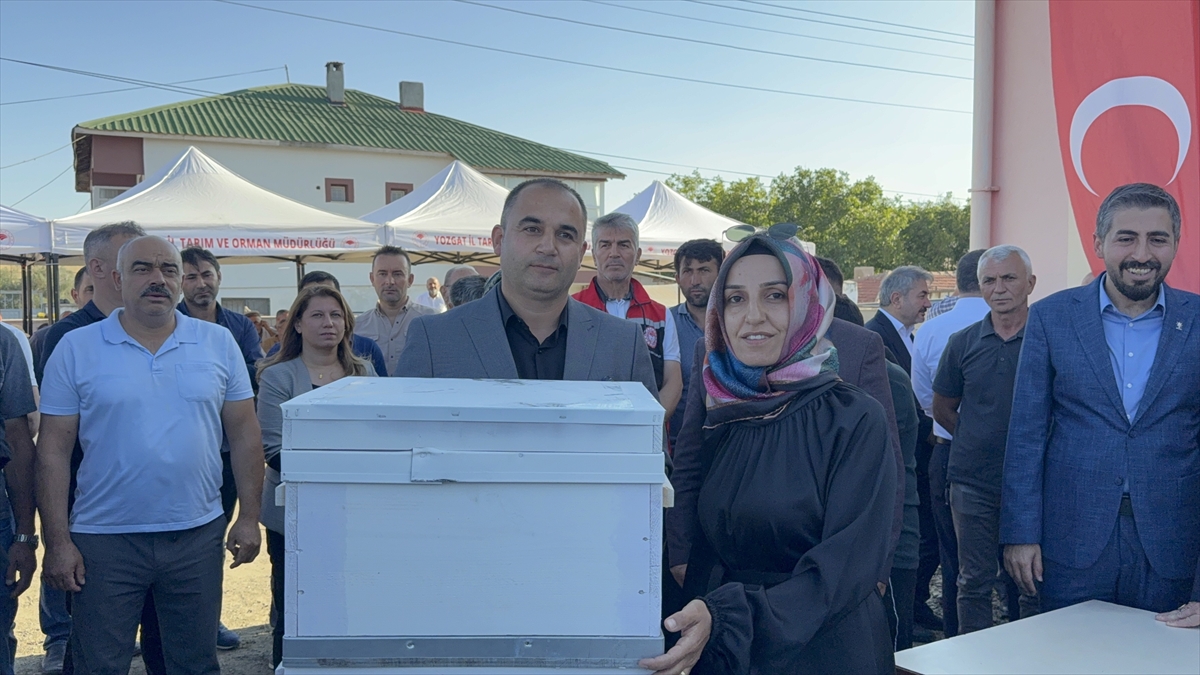 Vali Özkan: Yozgat'ta 100 arıcıya 1500 polen tuzaklı kovan dağıtıldı