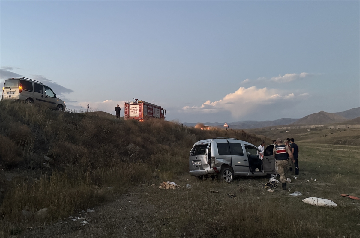 Erzurum-Artvin kara yolunda kaza: Panelvan devrildi, 2 yaralı