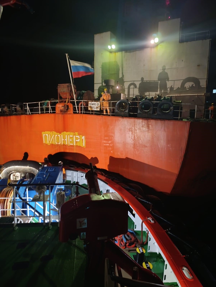 Marmara Adası açıklarında sürüklenen ham petrol yüklü tanker kurtarıldı