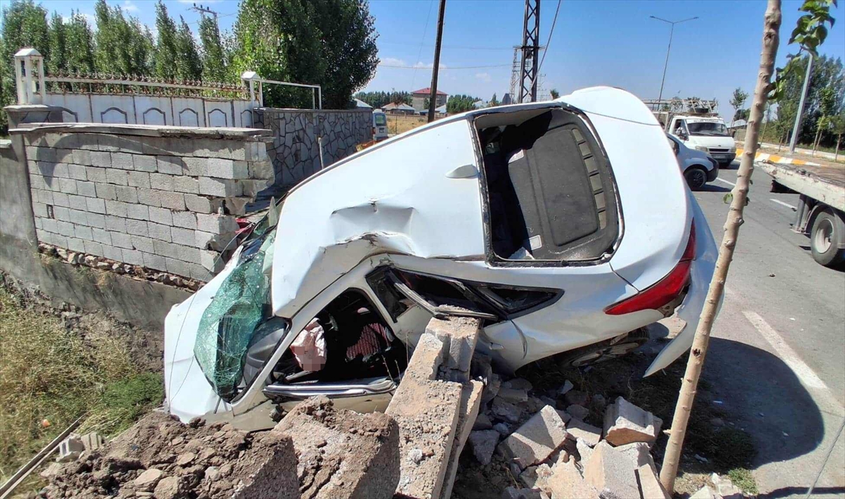 Ağrı Patnos'ta trafik kazası: 4 yaralı hastaneye kaldırıldı