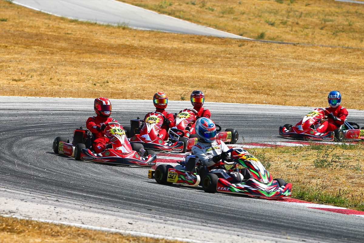 Türkiye Karting Şampiyonası'nın beşinci ayağı Uşak'ta başladı