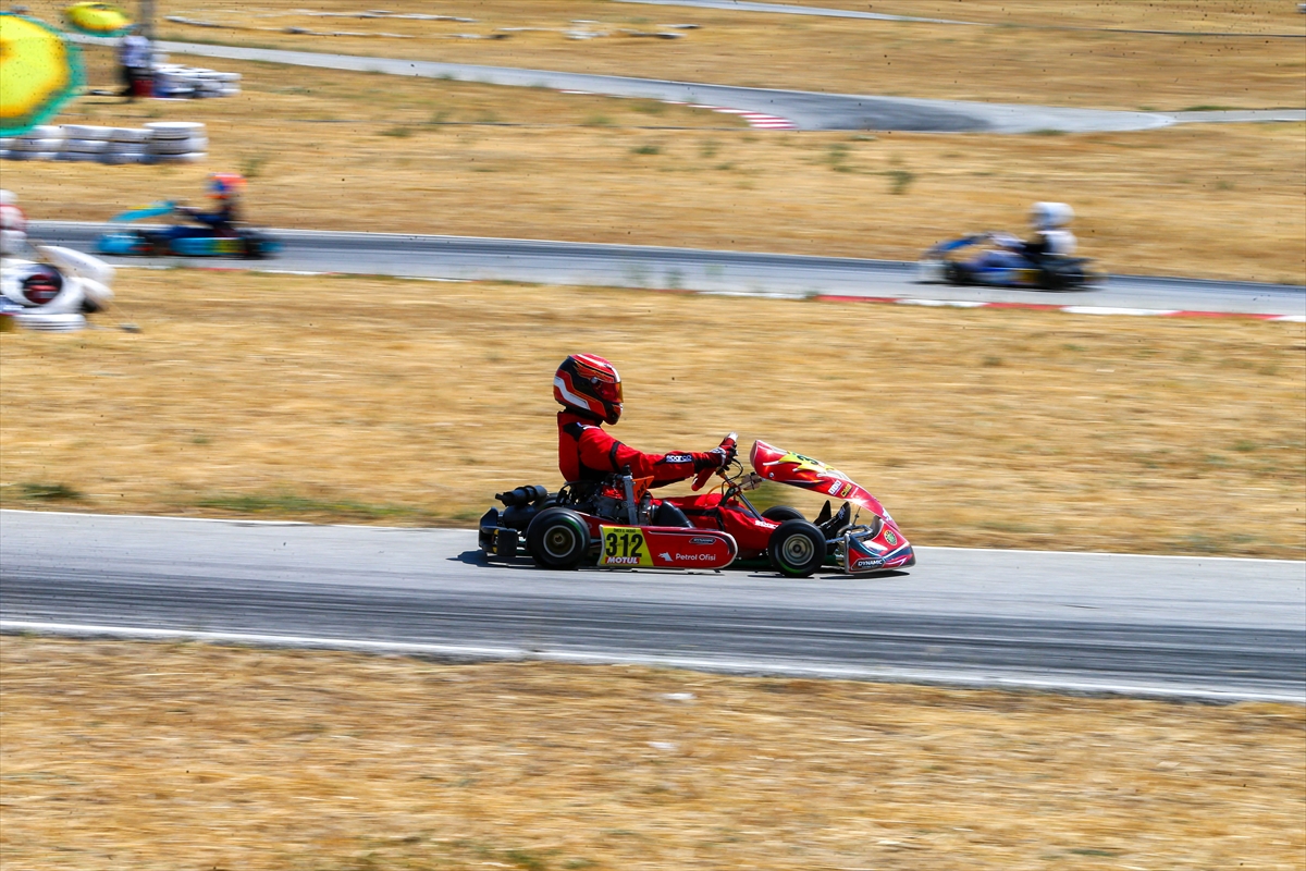 Türkiye Karting Şampiyonası'nın beşinci ayağı Uşak'ta başladı
