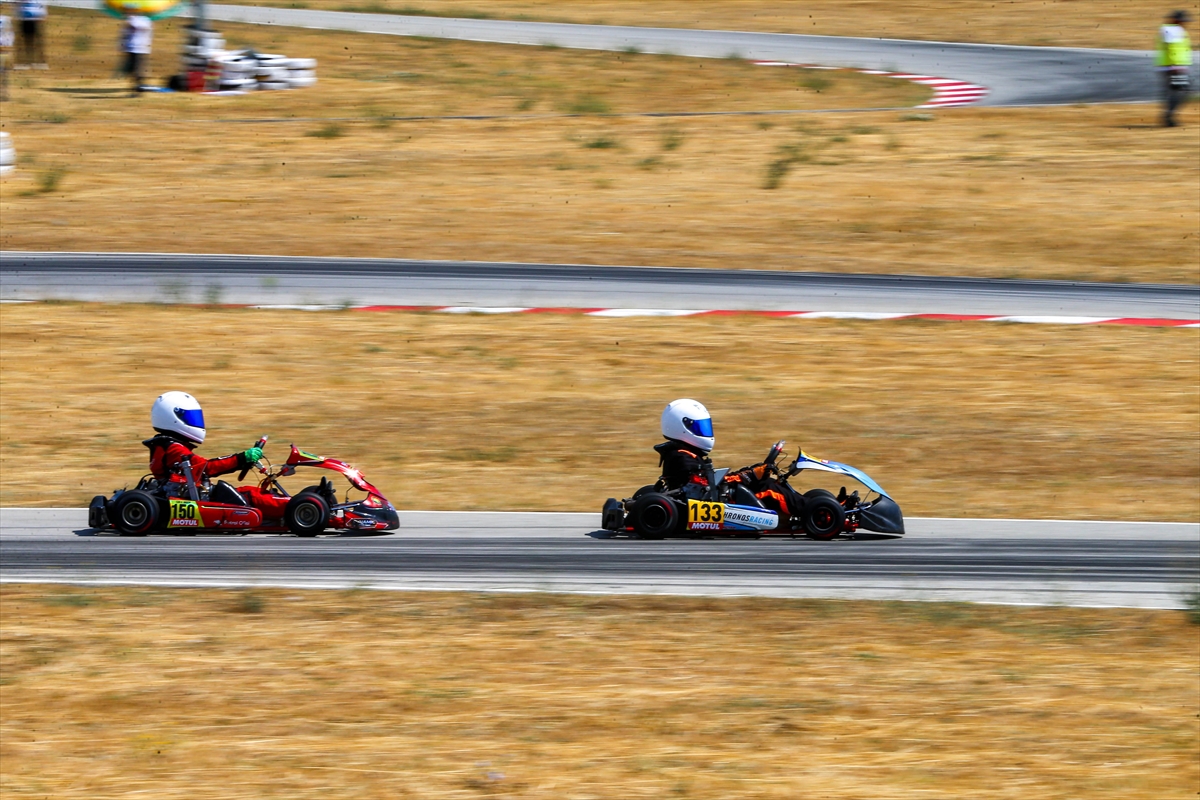 Türkiye Karting Şampiyonası'nın beşinci ayağı Uşak'ta başladı
